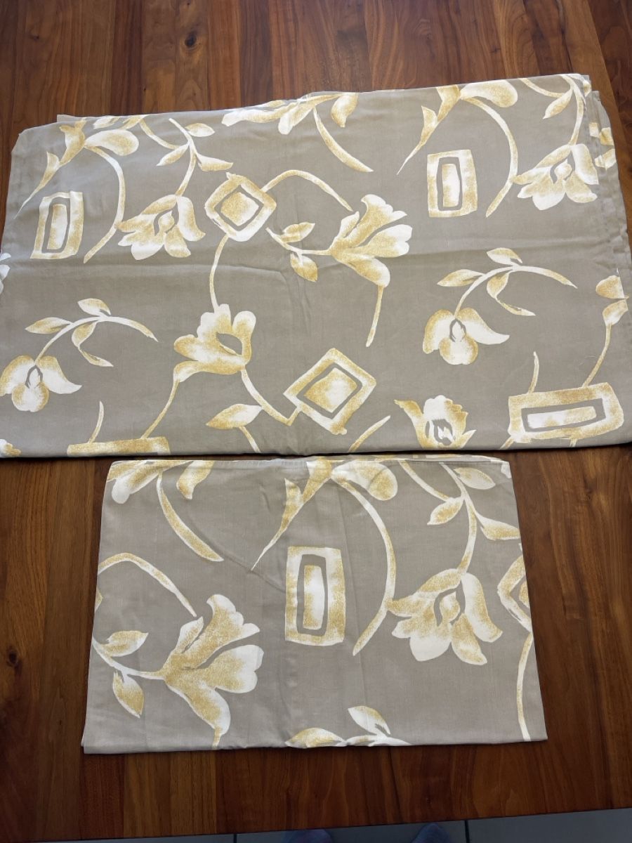 Biancheria da letto: Zweier Bettwäsche-Set mit Blumenmuster, 160/200 – Usato da Adliswil venduto da JadrankaR