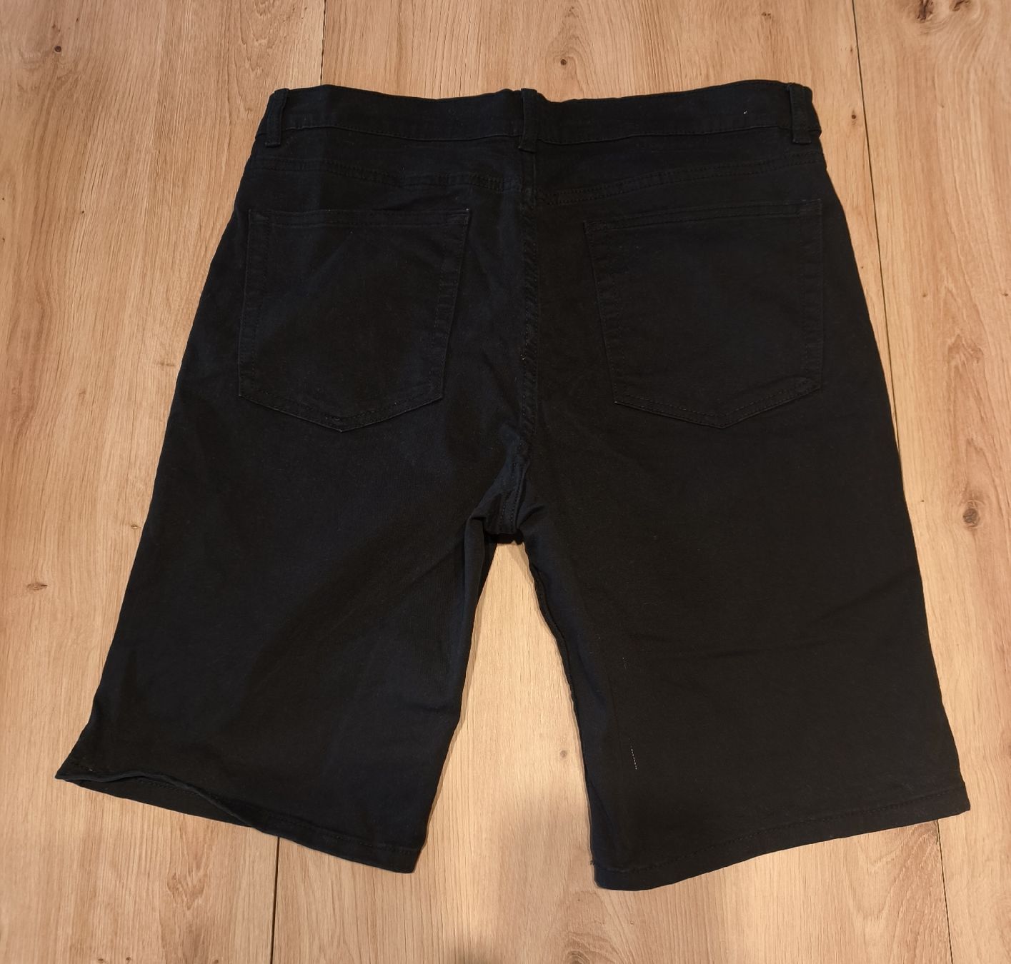 H&M Pantalons: Kurze Hose schwarz Gr.32 – D'occasion à Madiswil par Trayann 1