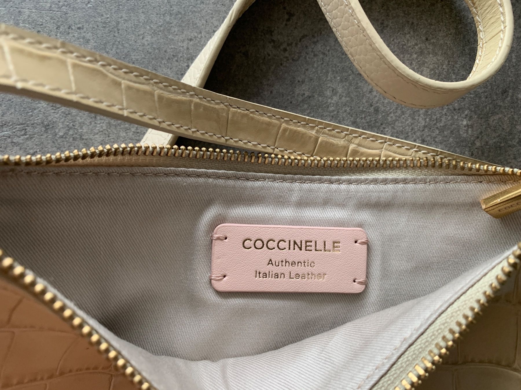 Coccinelle Borse da donna: Coccinelle Tasche, hellbeige, neuwertig! – Usato da Bonstetten venduto da cerberusdvd 1