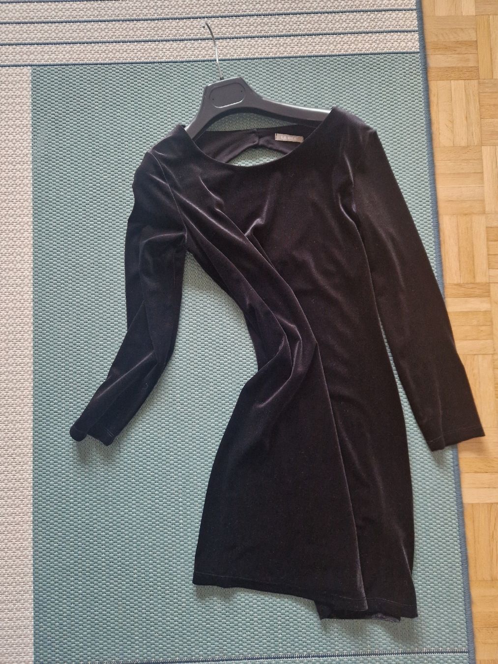 Vestiti: New dress velvet size S – Nuovo (secondo la descrizione) da Lausanne venduto da Issss 6