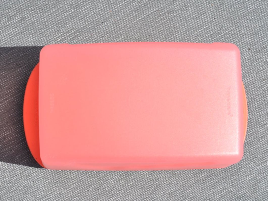 Tupperware Recipients et similaires: Boîte à beurre Tupperware rose corail - Butterdose – D'occasion à Fully par Minouchka 1