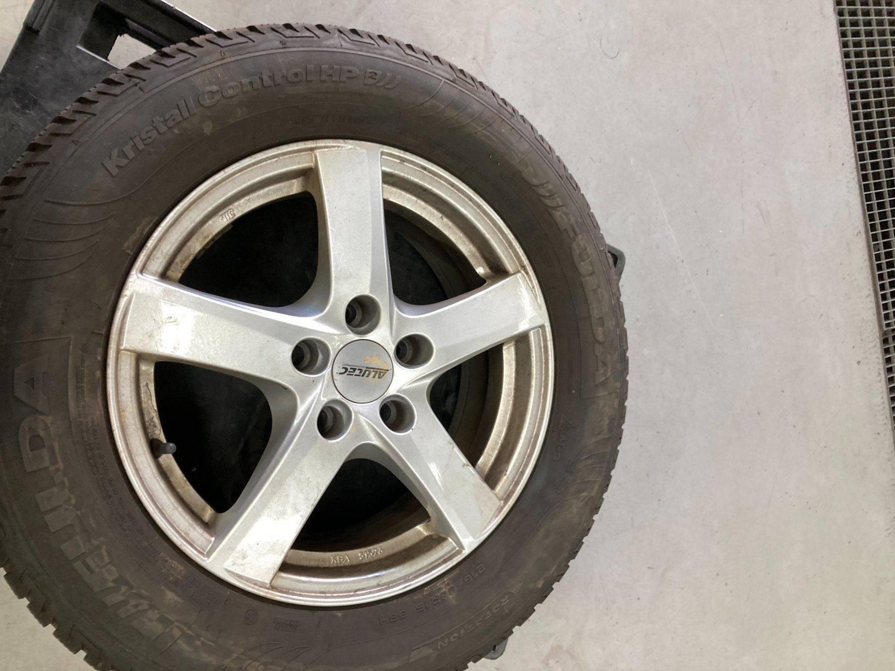Dacia Pneumatici & Ruote complete: Dacia Duster Winterräder 215/65R16 – Usato da Cham venduto da WB2223 3