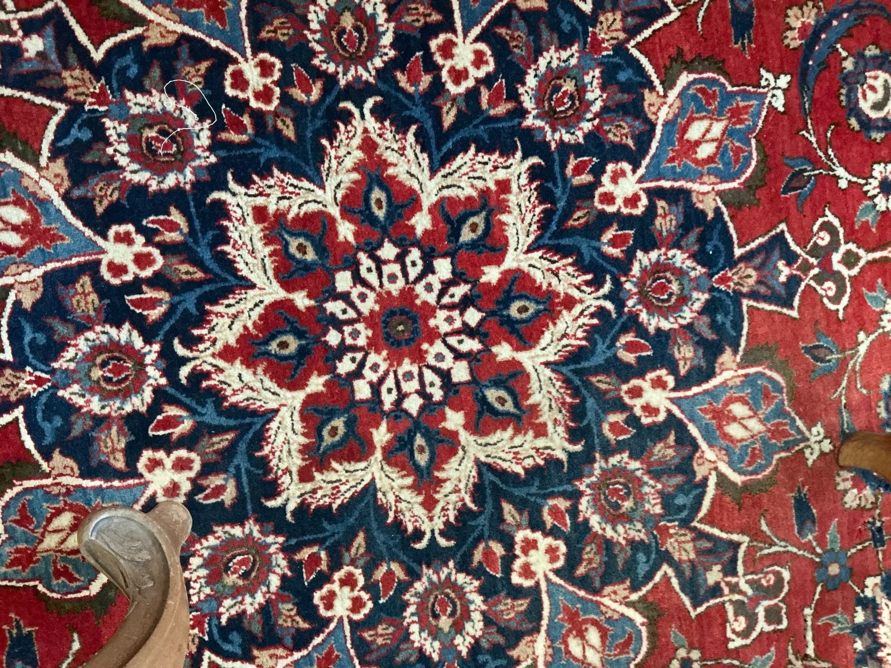 Tapis: Orientteppich mit Blumenmuster rot blau gebraucht – D'occasion à Birsfelden par Sira1961 4