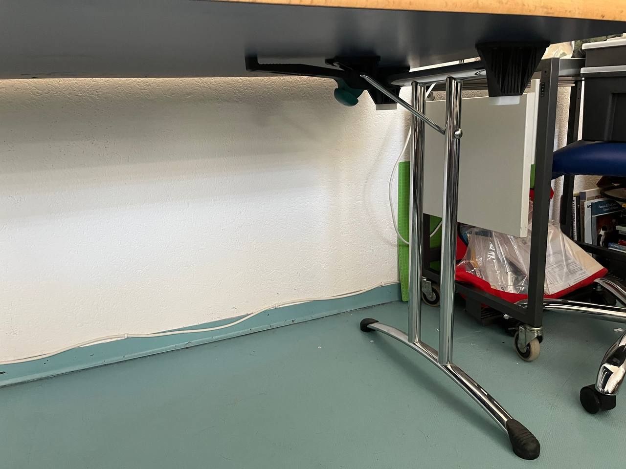 Scrivanie: Tisch, Schreibtisch, Desk, BRUNE. – Usato da Zürich venduto da ana_58y2 5