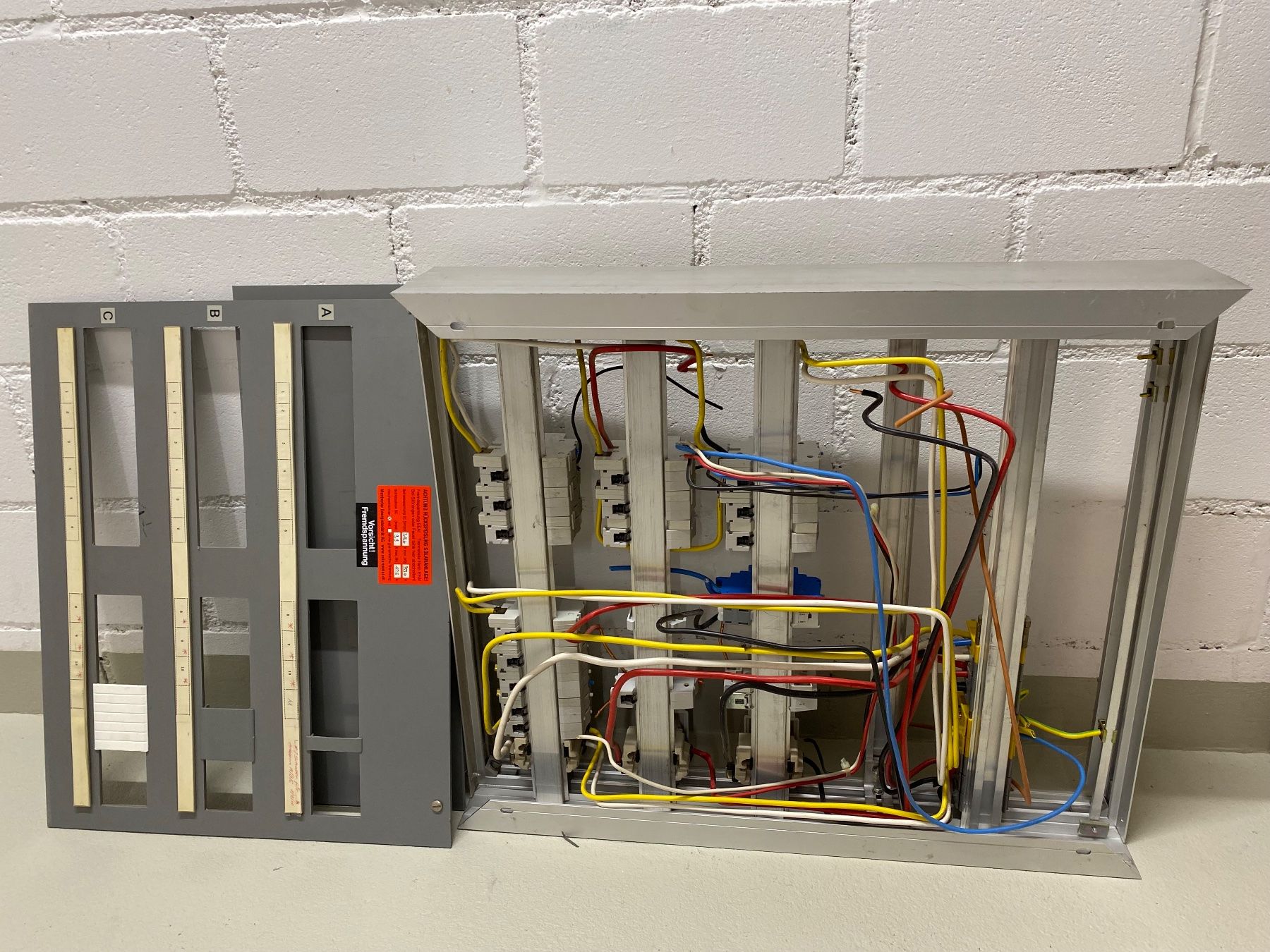 Alimentazione elettrica: Schaltschrank Elektro Verteiler – Usato da Aeschlen ob Gunten venduto da Jrg1373 1