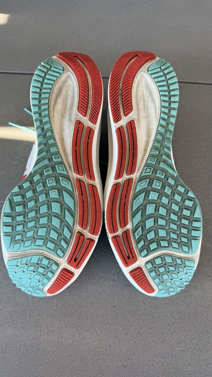 Nike Scarpe da uomo: Chaussures de cours Nike Zoom Pegasus 37, taille 40.5 – Usato da Pully venduto da Evgenii13 3