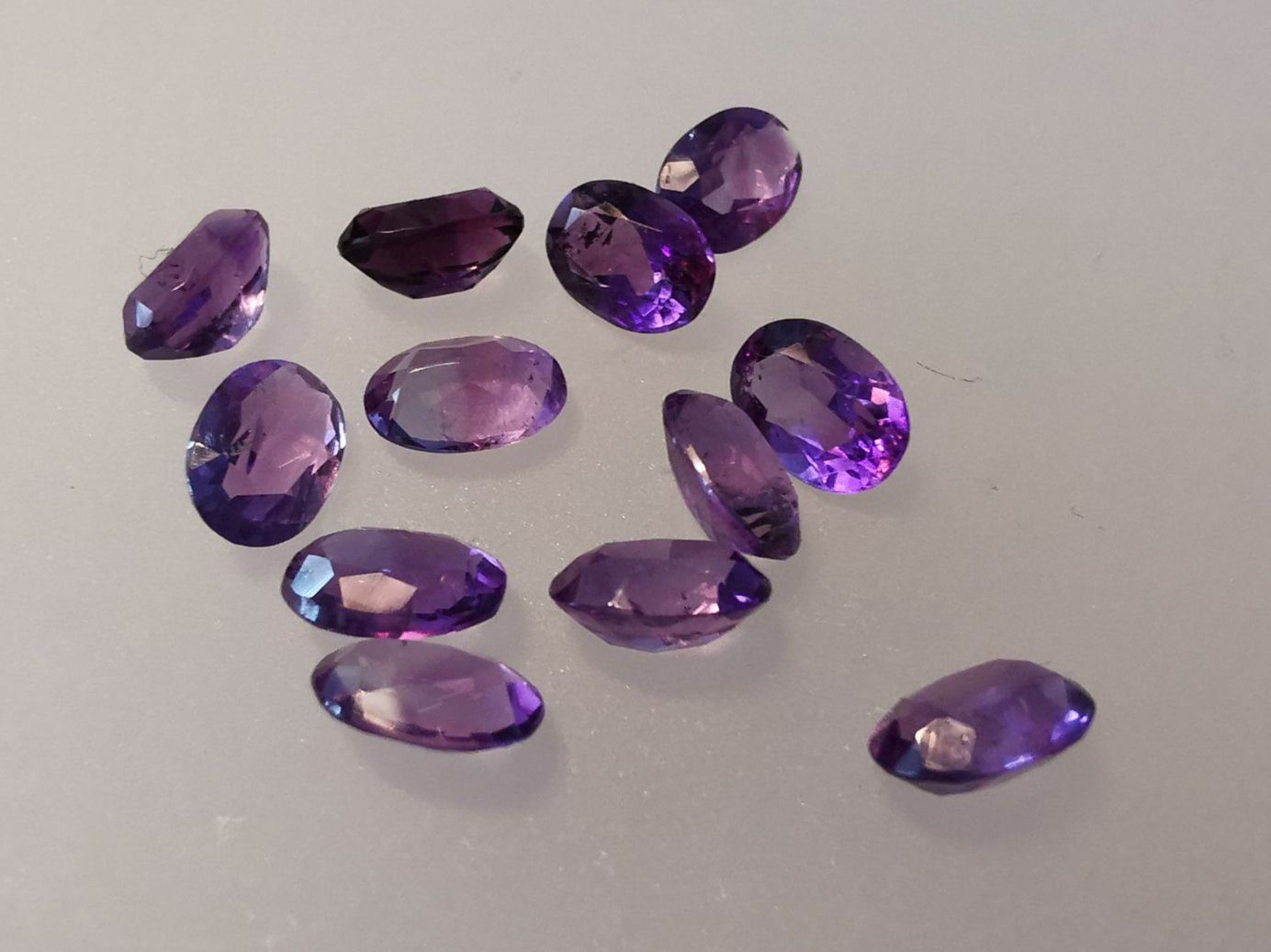 Pierres précieuses: 1 Stk. von 12 Amethysten, oval 7 x 5 mm,  AAA – Neuf avec emballage d'origine à Dierikon par Buntspecht-10 1