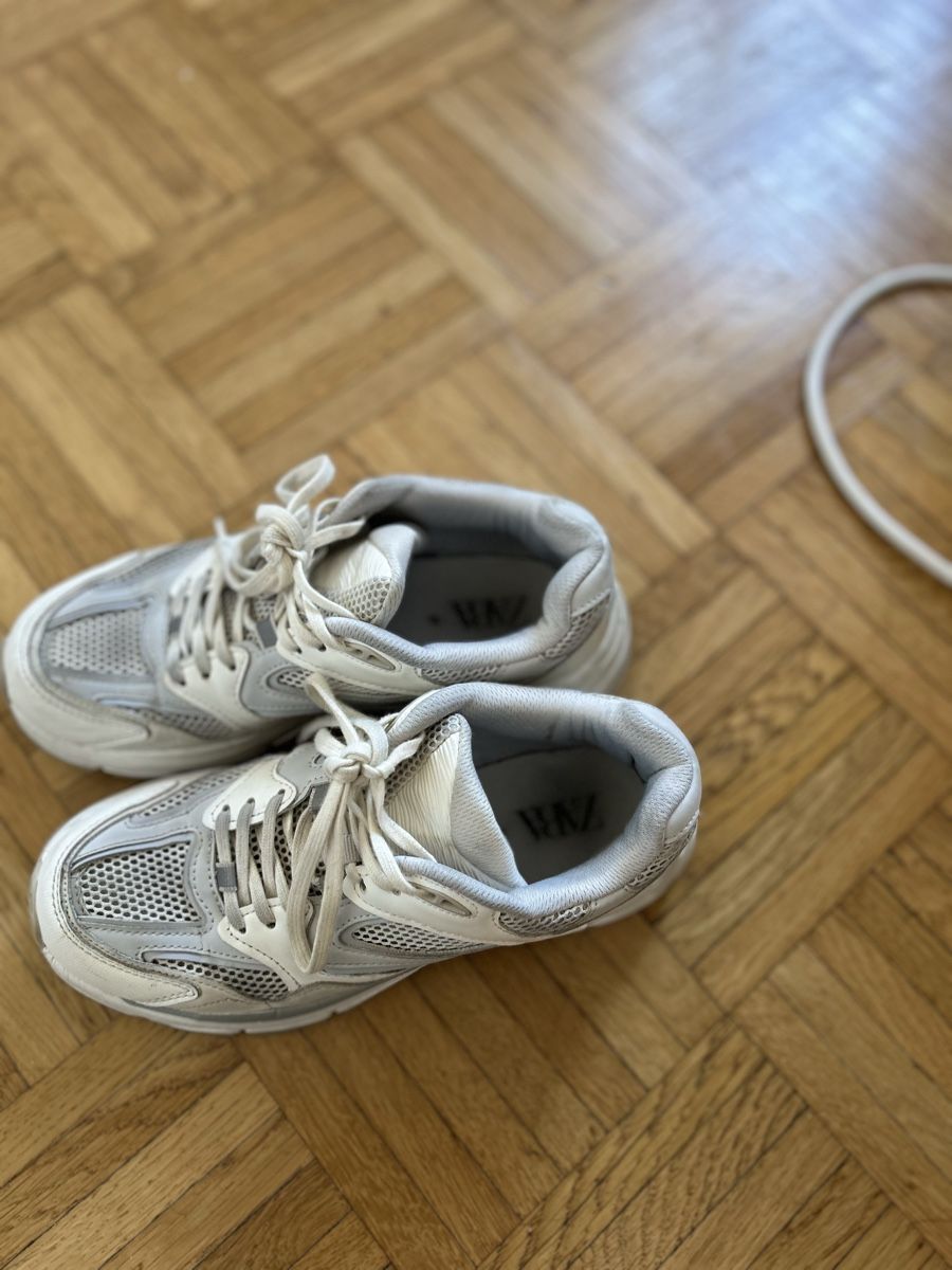 Zara Scarpe da donna: Weisse Zara Sneakers – Usato da St. Gallen venduto da avl_k5my 1