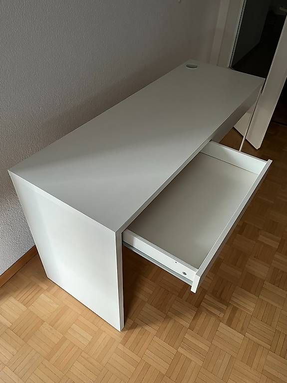 Ikea Scrivanie: Bureau Ikea MICKE blanc – Usato da Neuchâtel venduto da que_ds9x 1