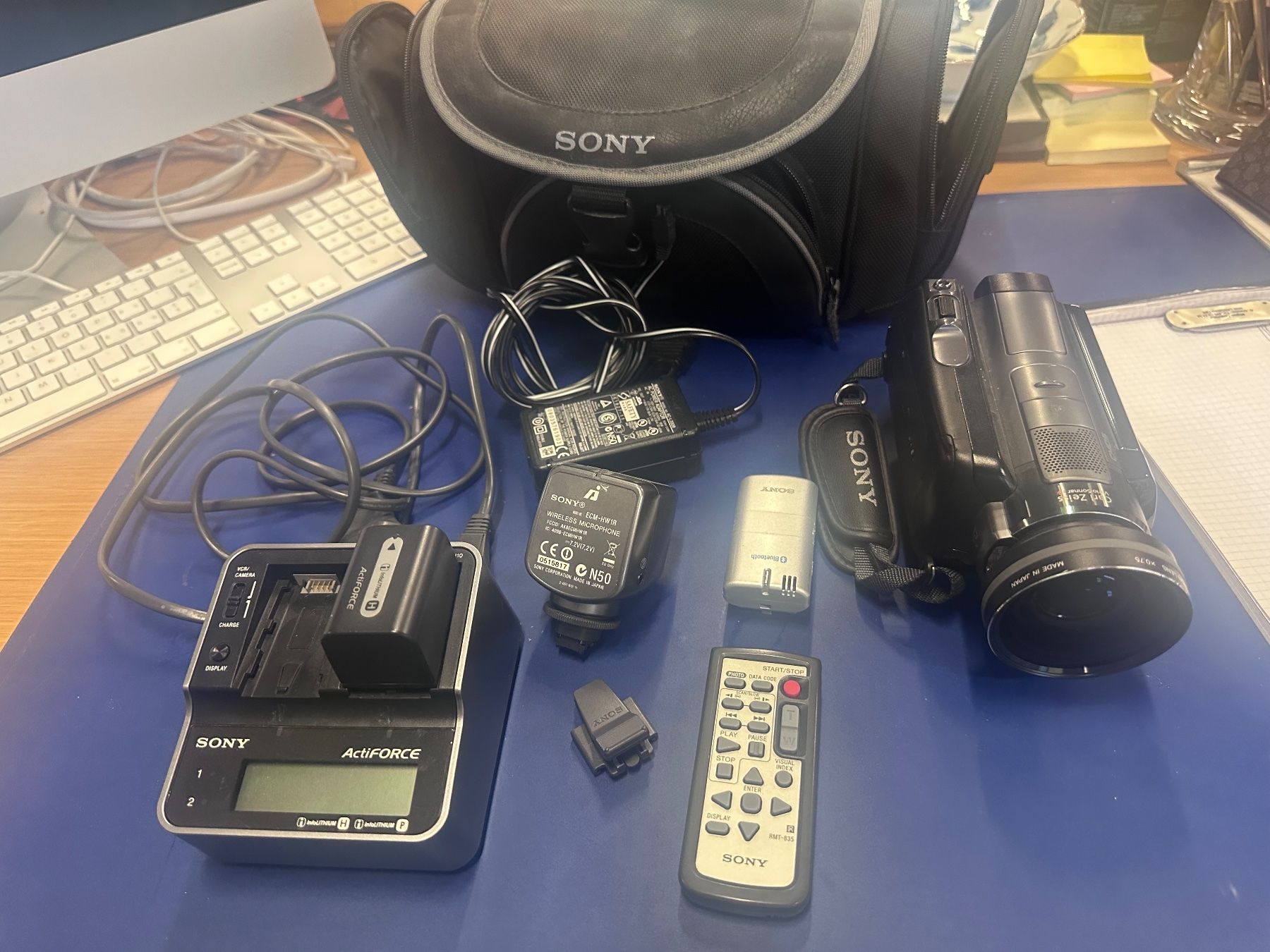 Sony Camcorder: Sony HD AVCHD Kamera mit Zubehör – Gebraucht aus Strengelbach von