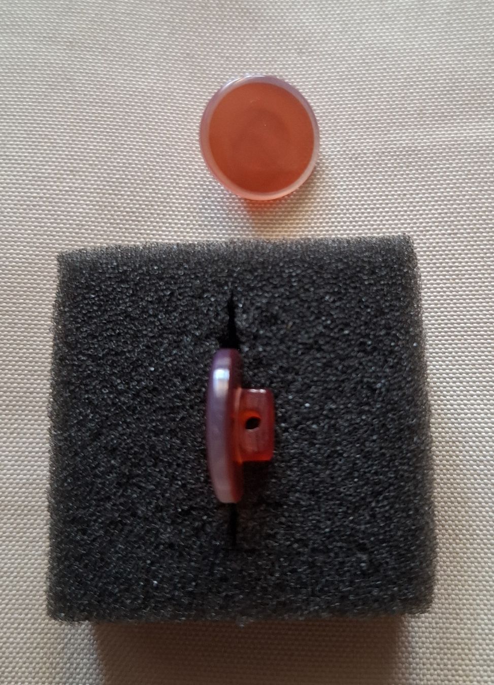 Bottoni: 2 Stück Knöpfe orangfarben, 16 mm. – Usato da Dietikon venduto da Hirschkopf 3