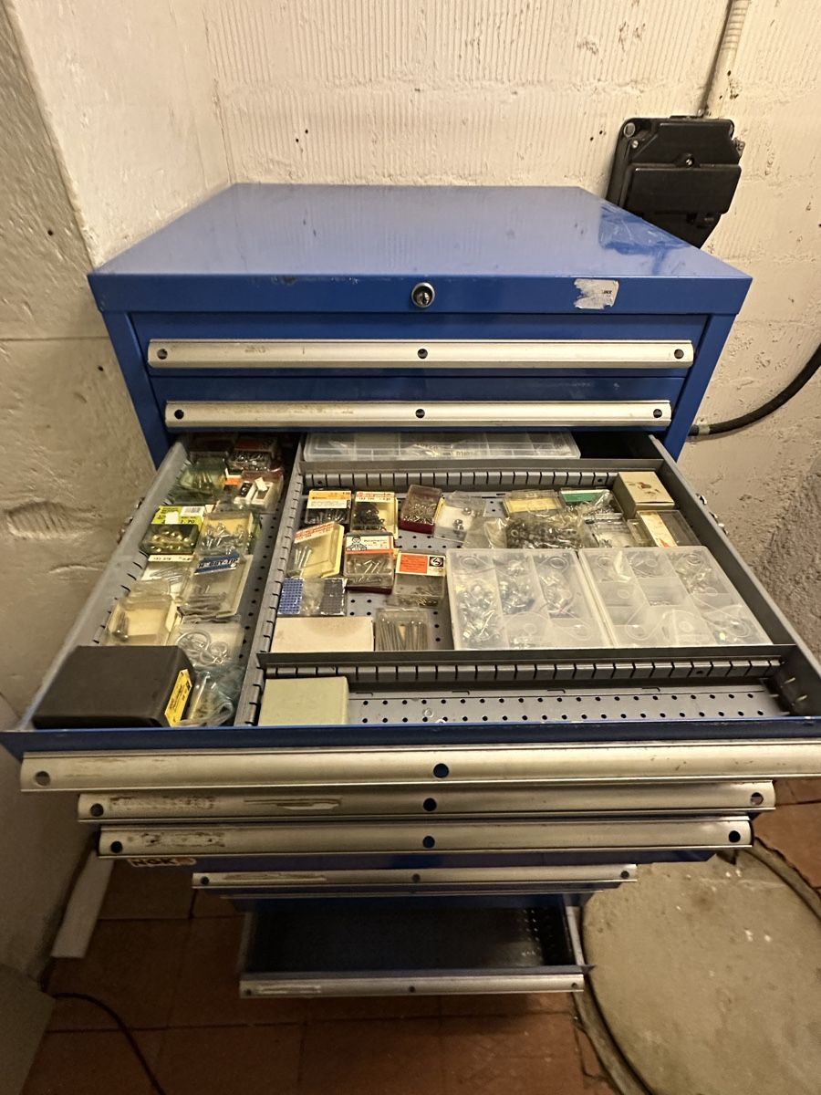 Blue Metal Tool Cabinet with 9 Drawers and Assorted Parts (D'occasion ...