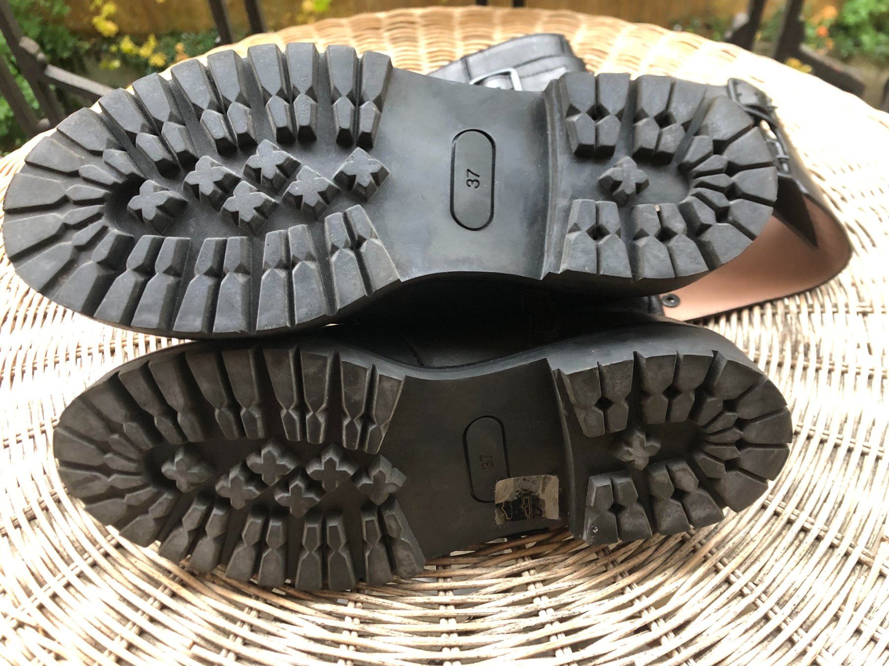 Scarpe da donna: LEGRES, combat boots, en taille 37 – Usato da Lausanne venduto da Na2718 1