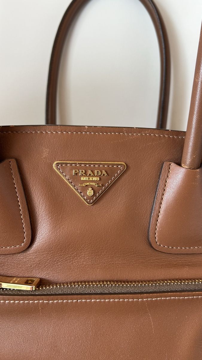 Prada Borse da donna: Beautiful Prada Leather Bag – Usato da Neuchatel venduto da ros_kkw2 2