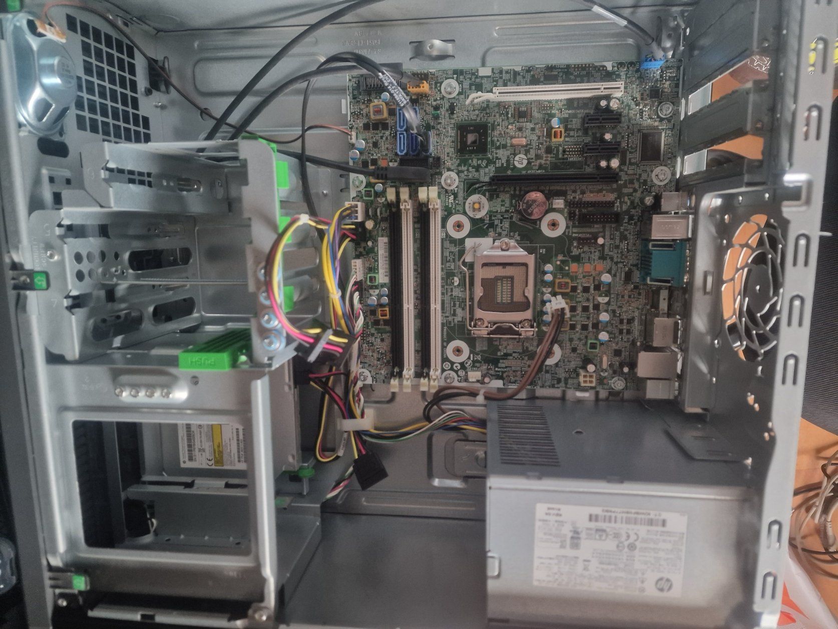 Hewlett Packard PC: HP 800 G1 TWR – Usato da Münsingen venduto da tim_2xql 1