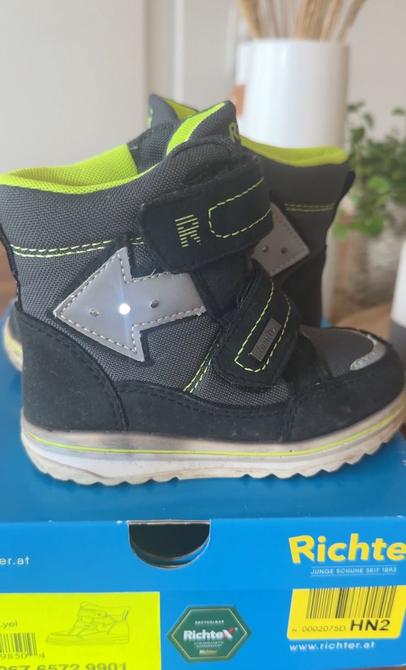 Scarpe per ragazzi: Richte Winterschuhe Gr. 23❄️ – Usato da Zürich venduto da JuliaSp 4