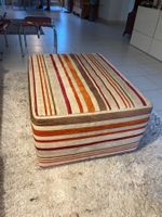Hocker gepolstert gestreift in verschiedenen Farben