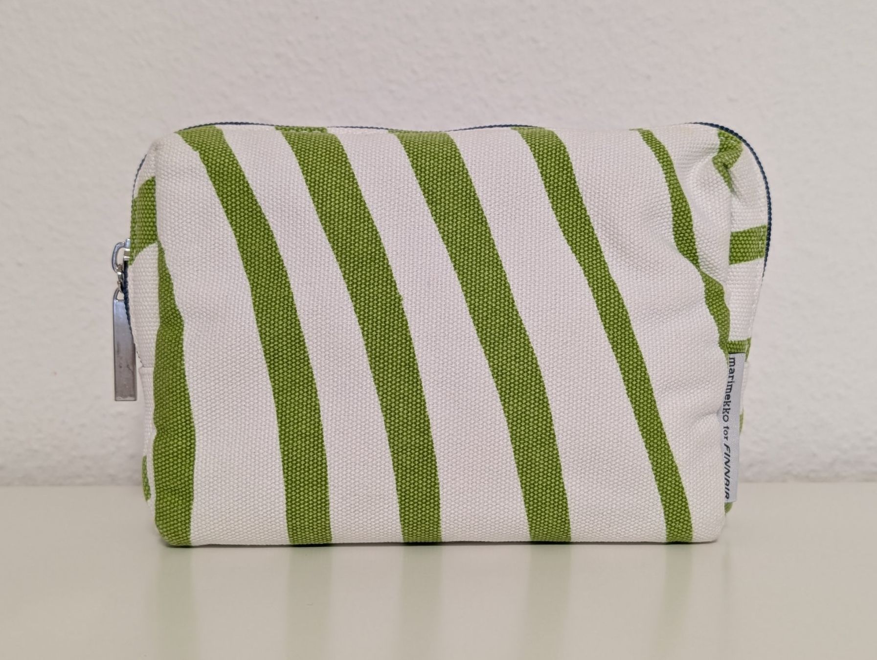 Custodie per cosmetici: FINNAIR Business Class Etui von MARIMEKKO – Nuovo (secondo la descrizione) da Zürich venduto da Good_old_days