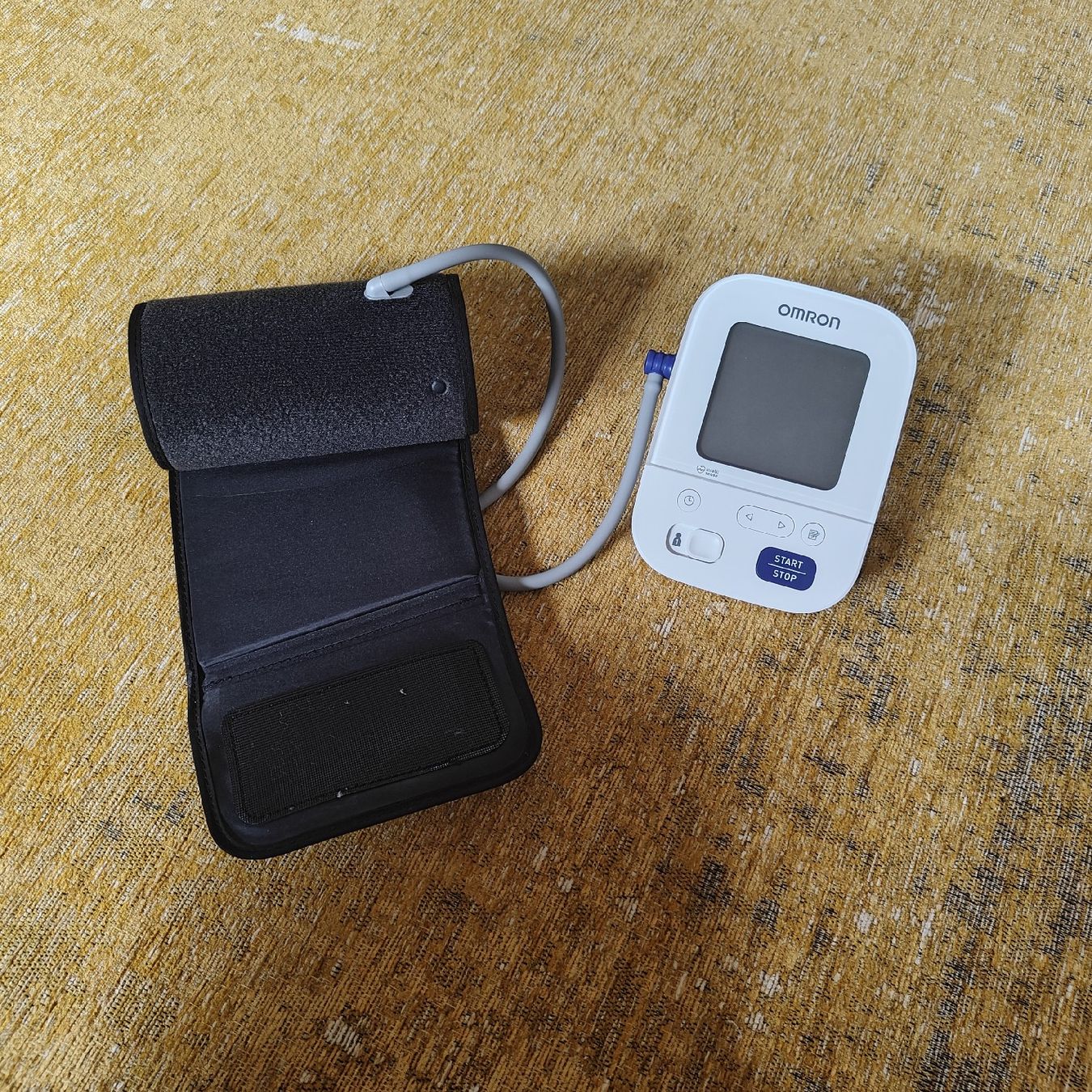Omron Attrezzature mediche: Blutdruckmessgerät – Usato da Winterthur venduto da Blackwhite13 2