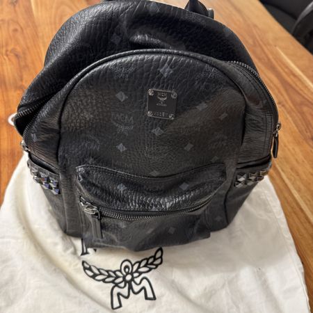 MCM Rucksack schwarz Leder Nieten unisex