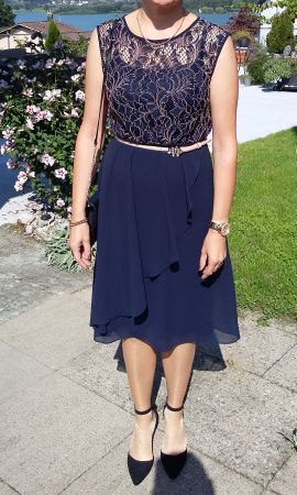 Damenkleid mit Spitzenobeteil, Grösse 36/38