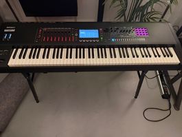 Roland Fantom 8 EX Synthesizer Workstation + Zubehör