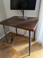 Holztisch dunkel mit Metallbeinen gebrauchter Zustand