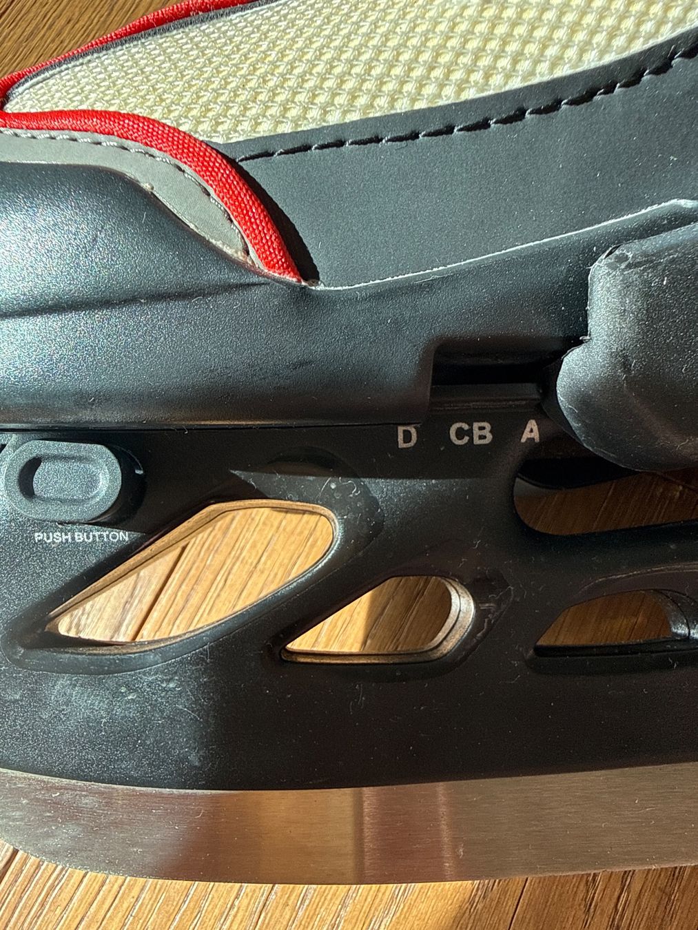 Patins à glace: TECNO PRO SCHLITTSCHUHE – D'occasion à Zürich par SWKA 5