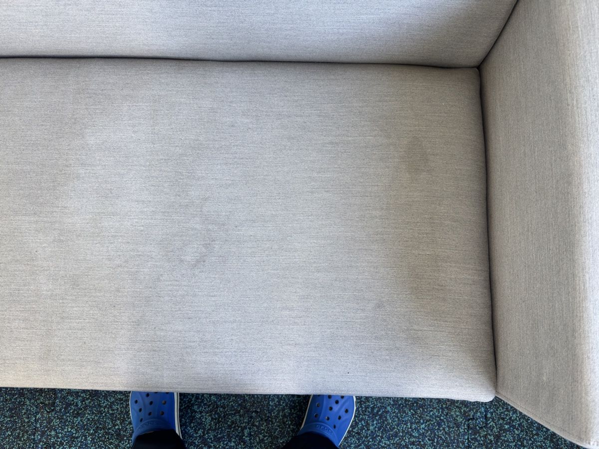 Divani: Wetterfestes Sofa hellgrau,  2-Sitzer – Usato da Wilen b. Wollerau venduto da Friflu 1