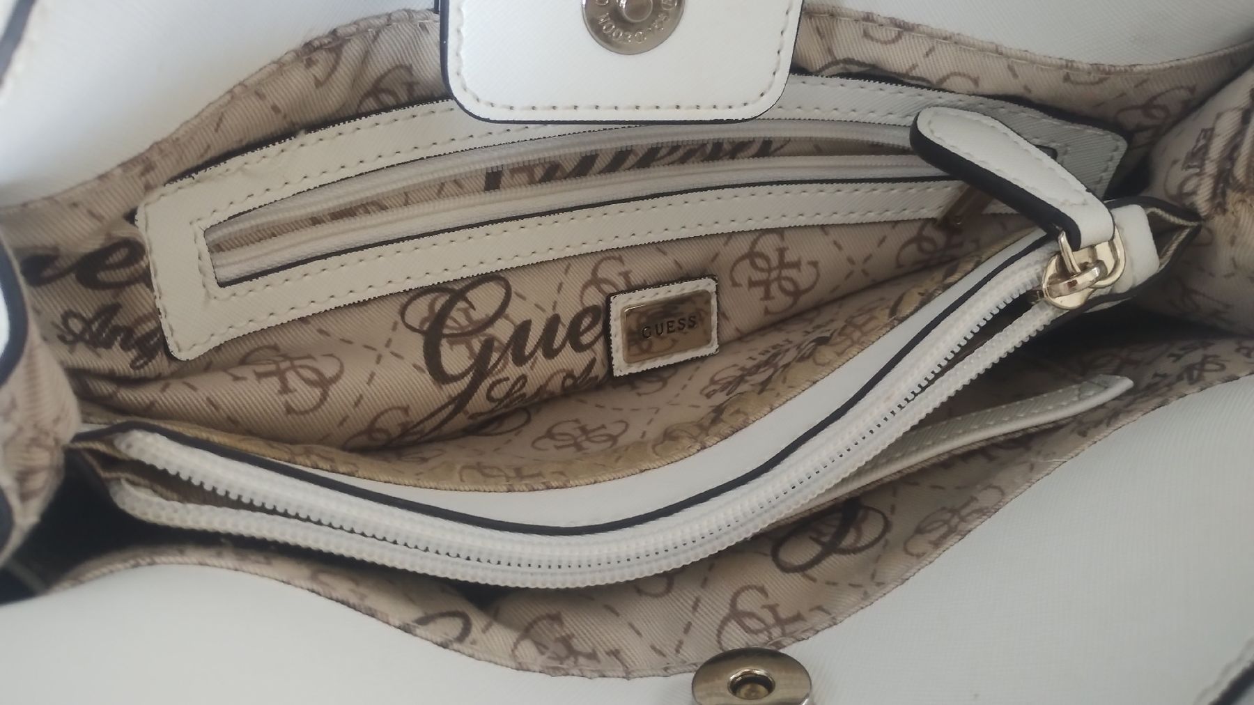 Guess Sacs femmes: Handtasche von  Guess Top Zustand – D'occasion à Schiers par bak007 4