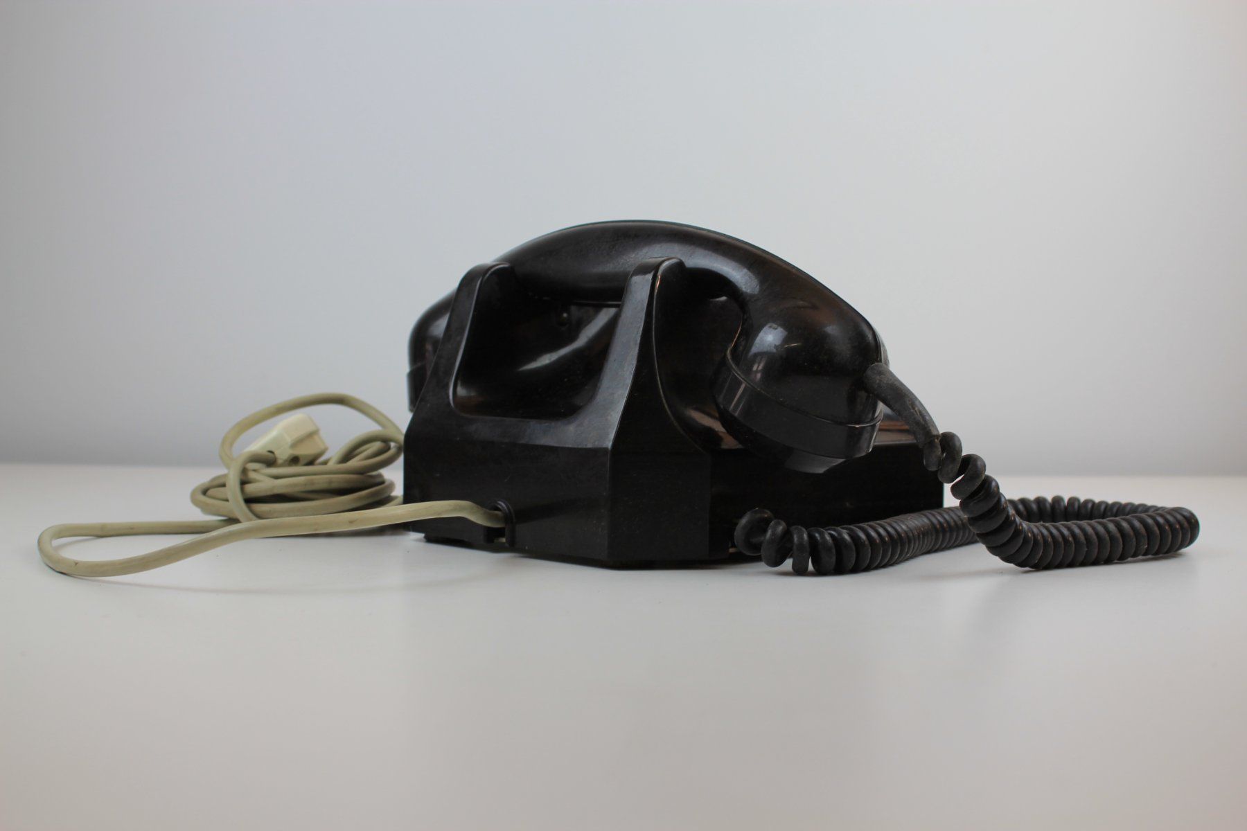 Zenith Téléphones: Vintage Zenith Wählscheibentelefon – D'occasion à Basel par IRMAundFRED 3