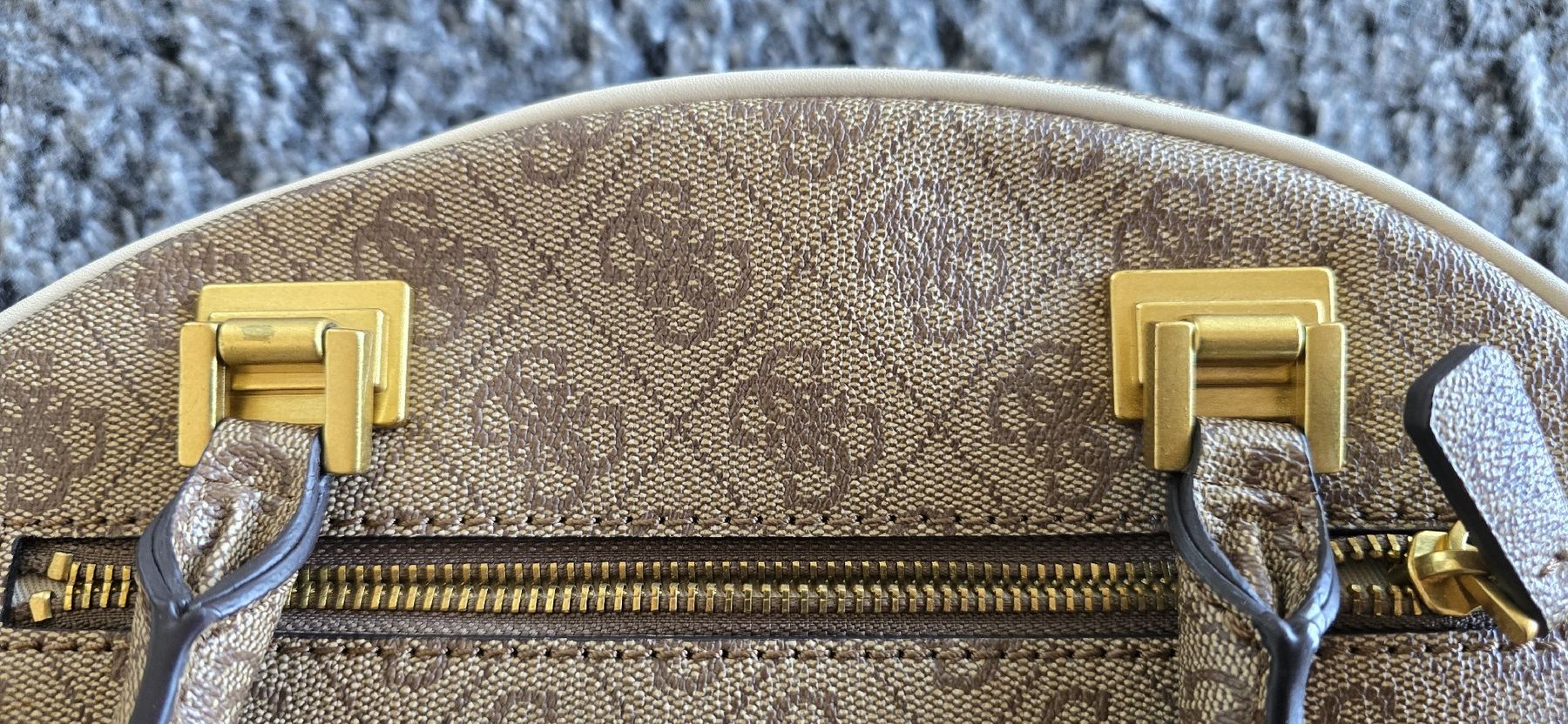 Guess Borse da donna: Guess Tasche – Usato da Ueberstorf venduto da andrea898 4