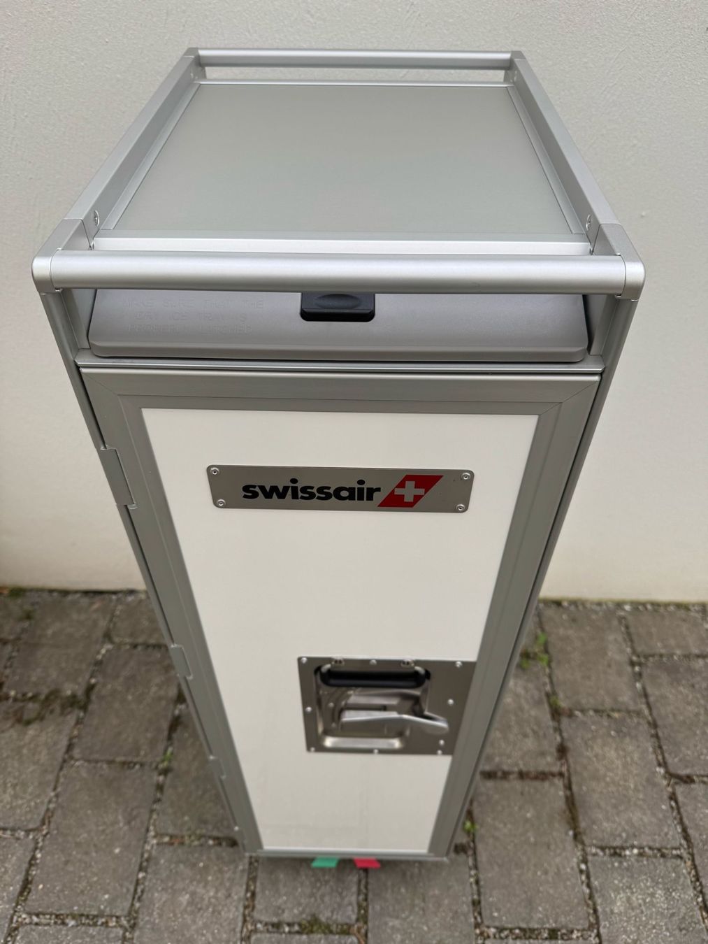 Swissair Altro in Aeronautica: Flugzeug Trolley NEU Swissair – Nuovo (secondo la descrizione) da Ostermundigen venduto da airline-trolley