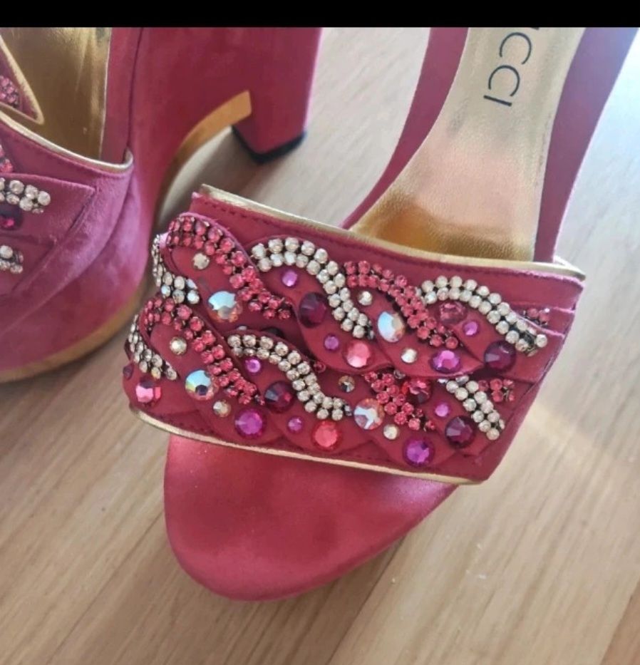 Scarpe da donna: Sandalen Stefania Pellicci – Usato da Luzern venduto da Dan_8m79 1