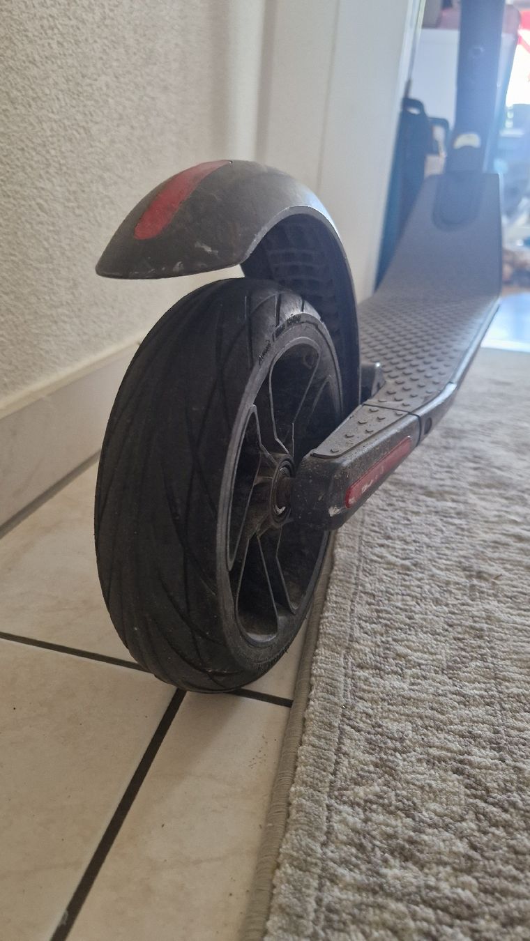 Segway Kickboard: Ninebot by Segway – D'occasion à Perlen par GTI09 2