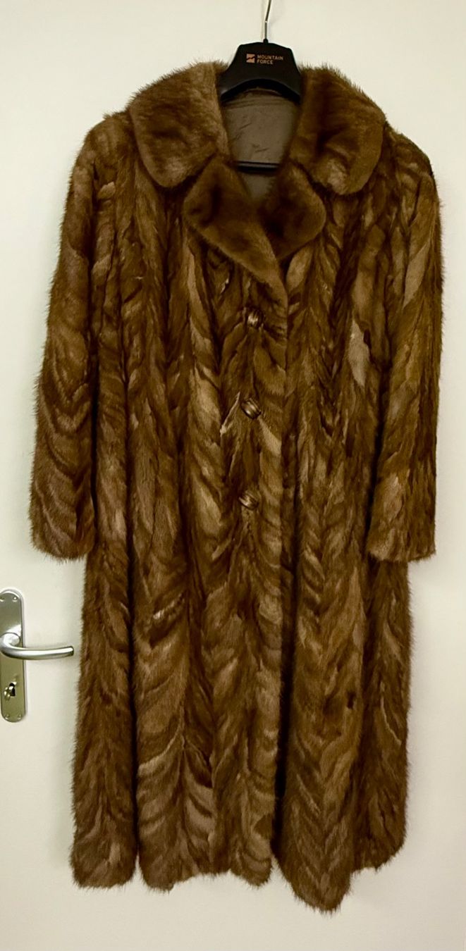 Cappotti: Manteau Vison A. Pythoud Lausanne – Usato da Monthey venduto da Cocotte