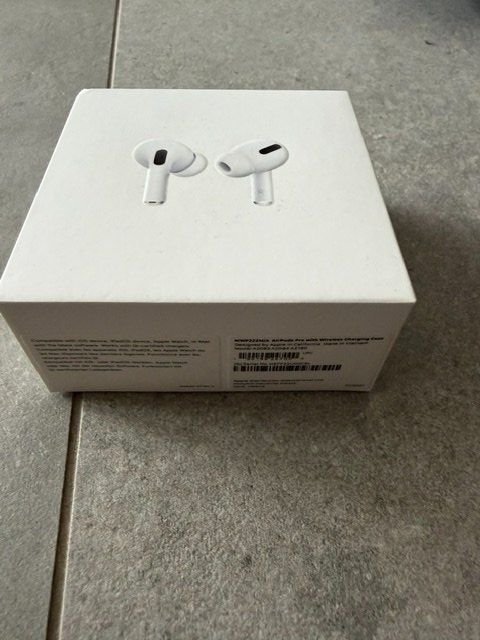 Apple Kopfhörer: AirPods Pro - absolut neu – Neu und originalverpackt aus Hergiswil NW von SF69 1