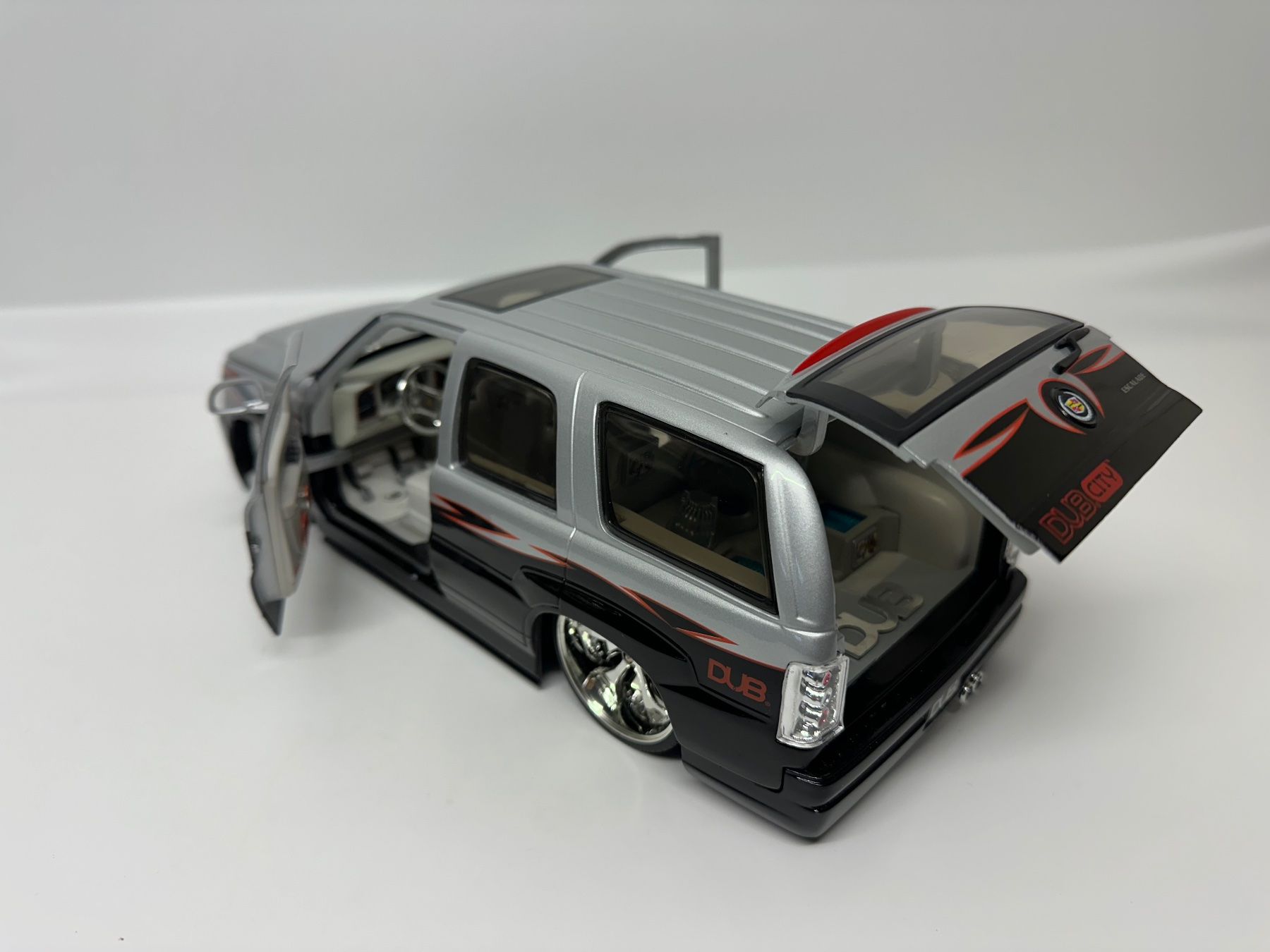 Cadillac Escalade 1:18, schwarz-silber, Dub City, Jada Toys
