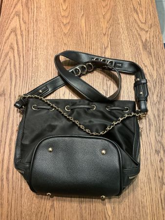 Tasche, Schwarz, mit goldenen Details neuwertig