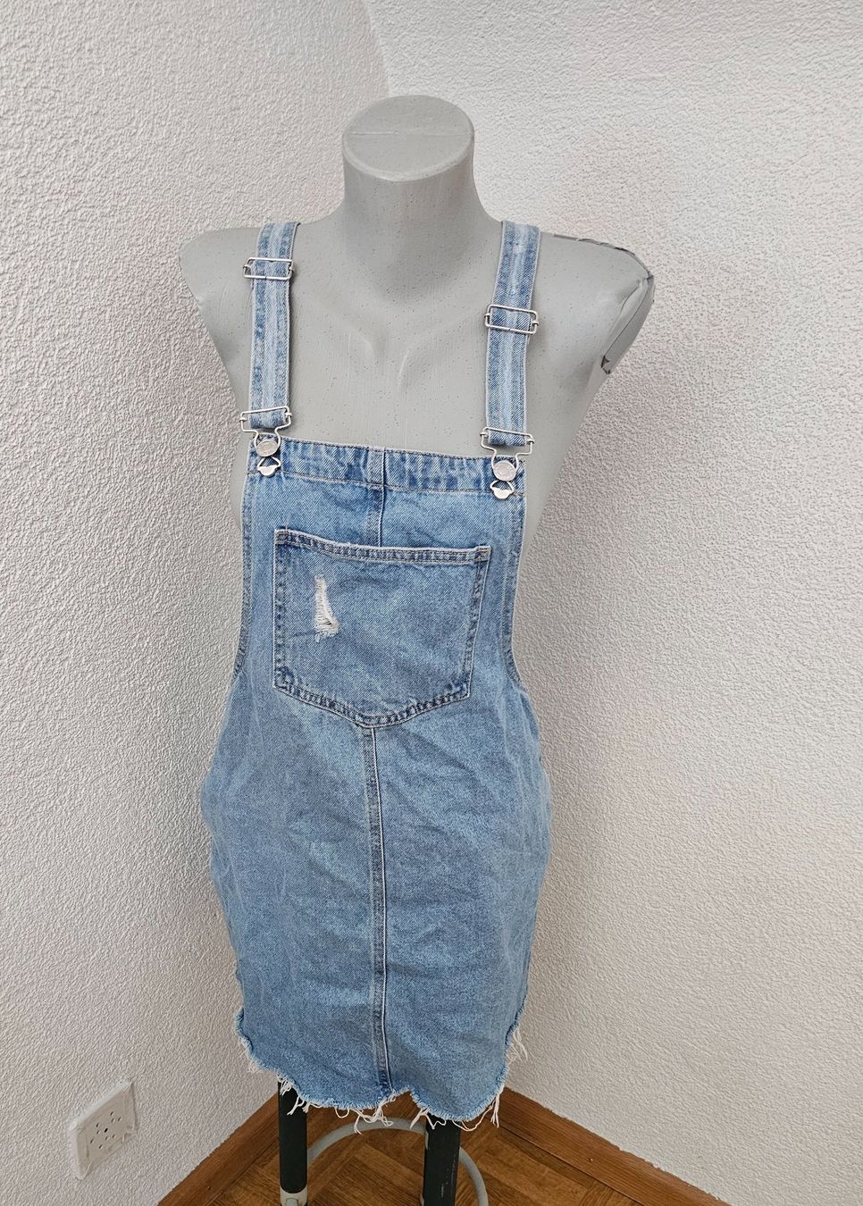 Vestiti: Pull&Bear Jeans Latzkleid Denim hellblau Gr. S/M Fransen – Usato da Füllinsdorf venduto da Sunnebliemli7 3