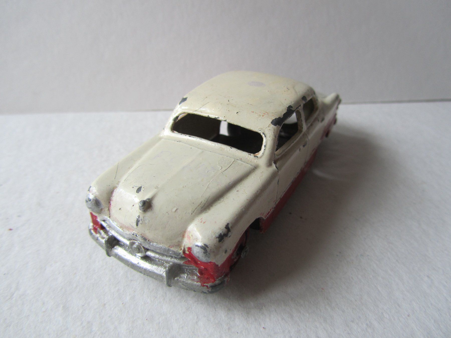 Dinky Toys Modellini d'auto: Ford Sedan, Dinky Toys – Usato da Weiningen ZH venduto da dietsch57 1