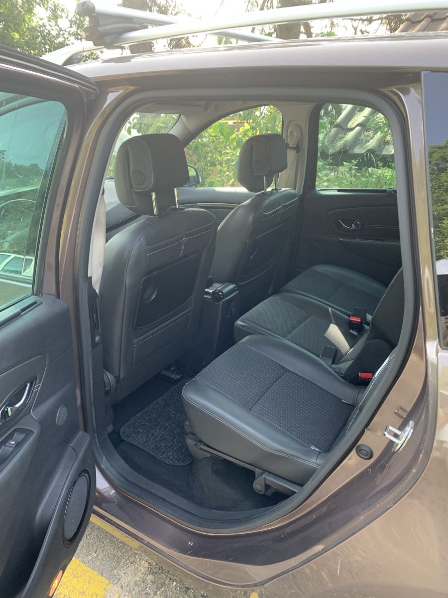 Renault Autos: Renault Scenic dCi110 7Plätze – Gebraucht aus Biel/Bienne von SwissThirdLife 4