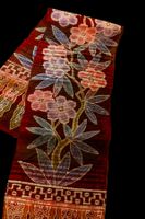 Batik Tulis auf strukturierter Seide