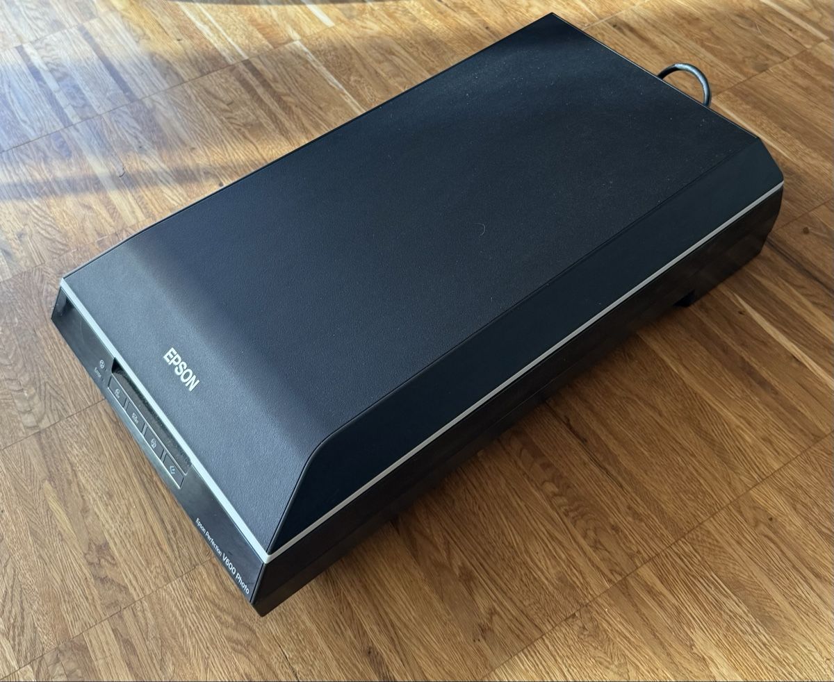 Epson Scanner: Scanner Epson Perfection V600 – Nuovo (secondo la descrizione) da Vevey venduto da hug_r6rs 5