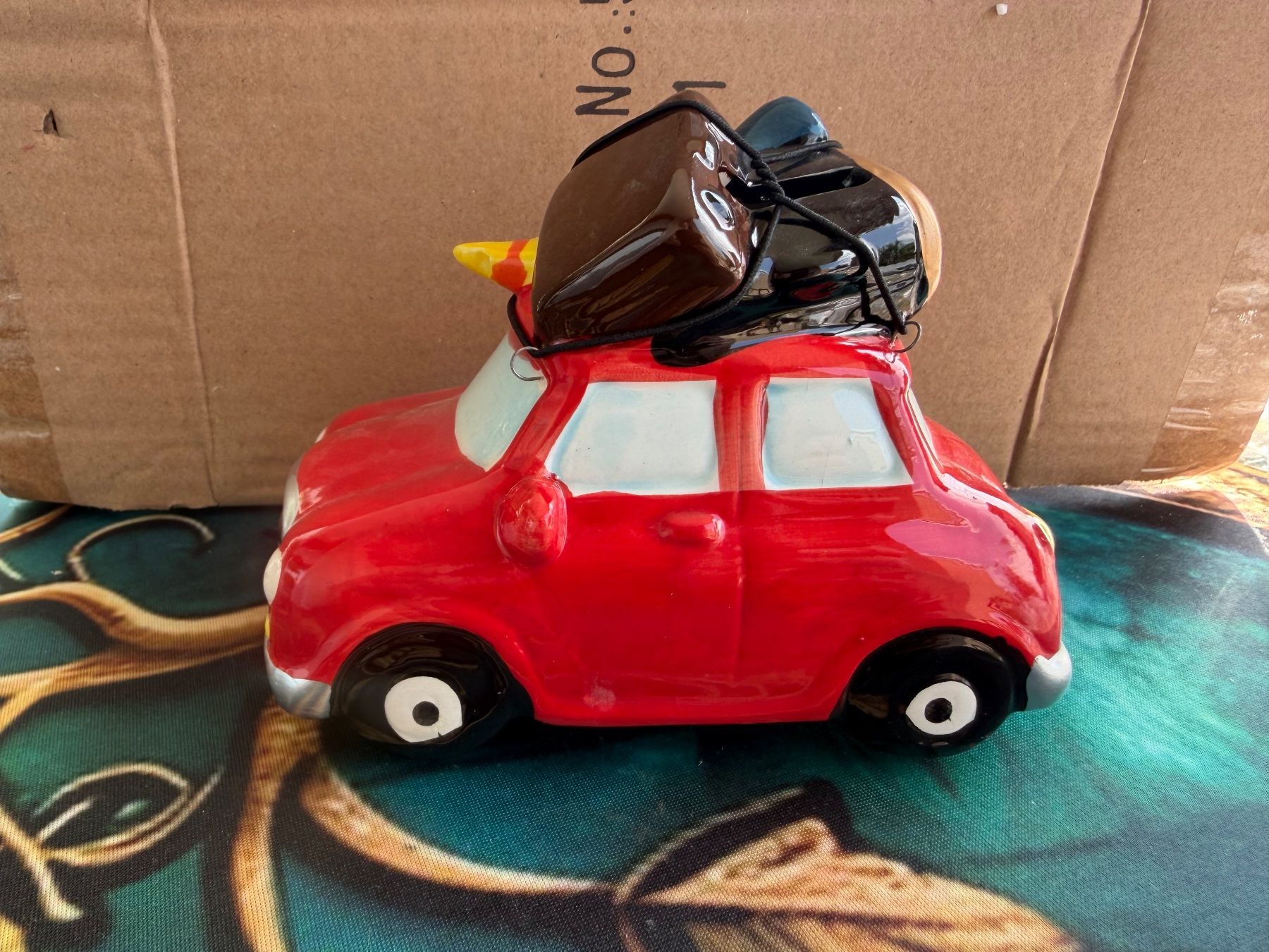 Salvadanai: Sparschwein  -   Keramik Auto mit Gepäck rote Farbe – Nuovo e nell'imballaggio originale da Frauenfeld venduto da Mung55 2