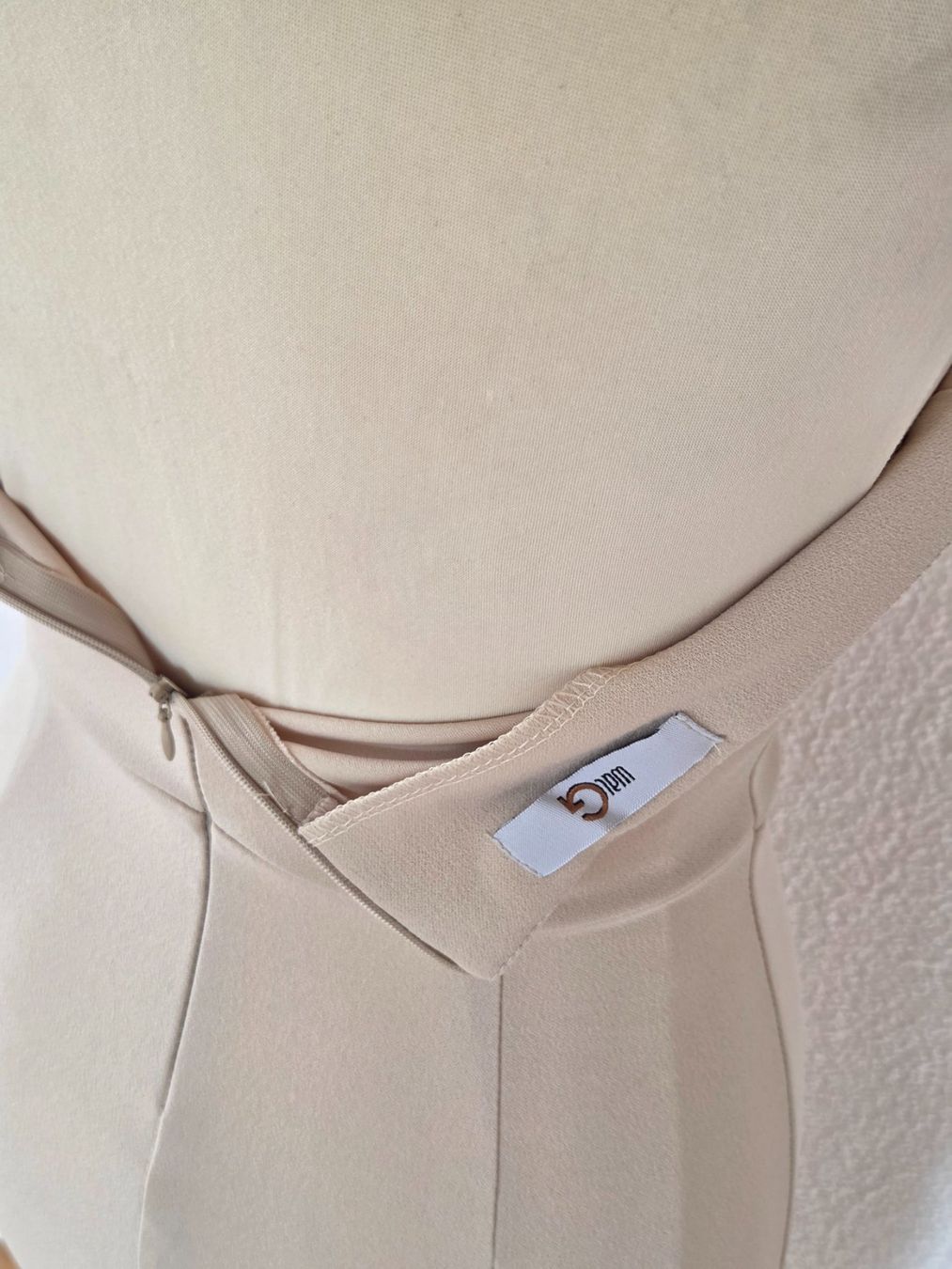 Wal G. Kleider: Elegantes trägerloses Kleid Wal G. – Gebraucht aus Wängi von Bibo4. 3
