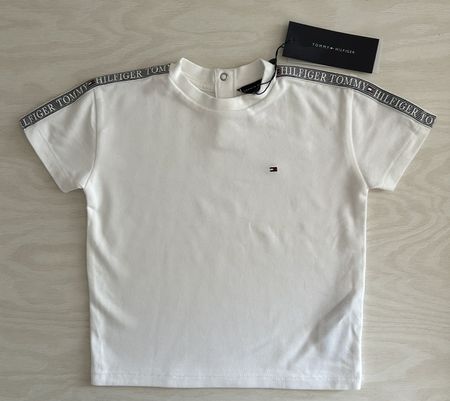 2 neue Tommy Hilfiger Shirts Gr. 92 – 100% Baumwolle – Set