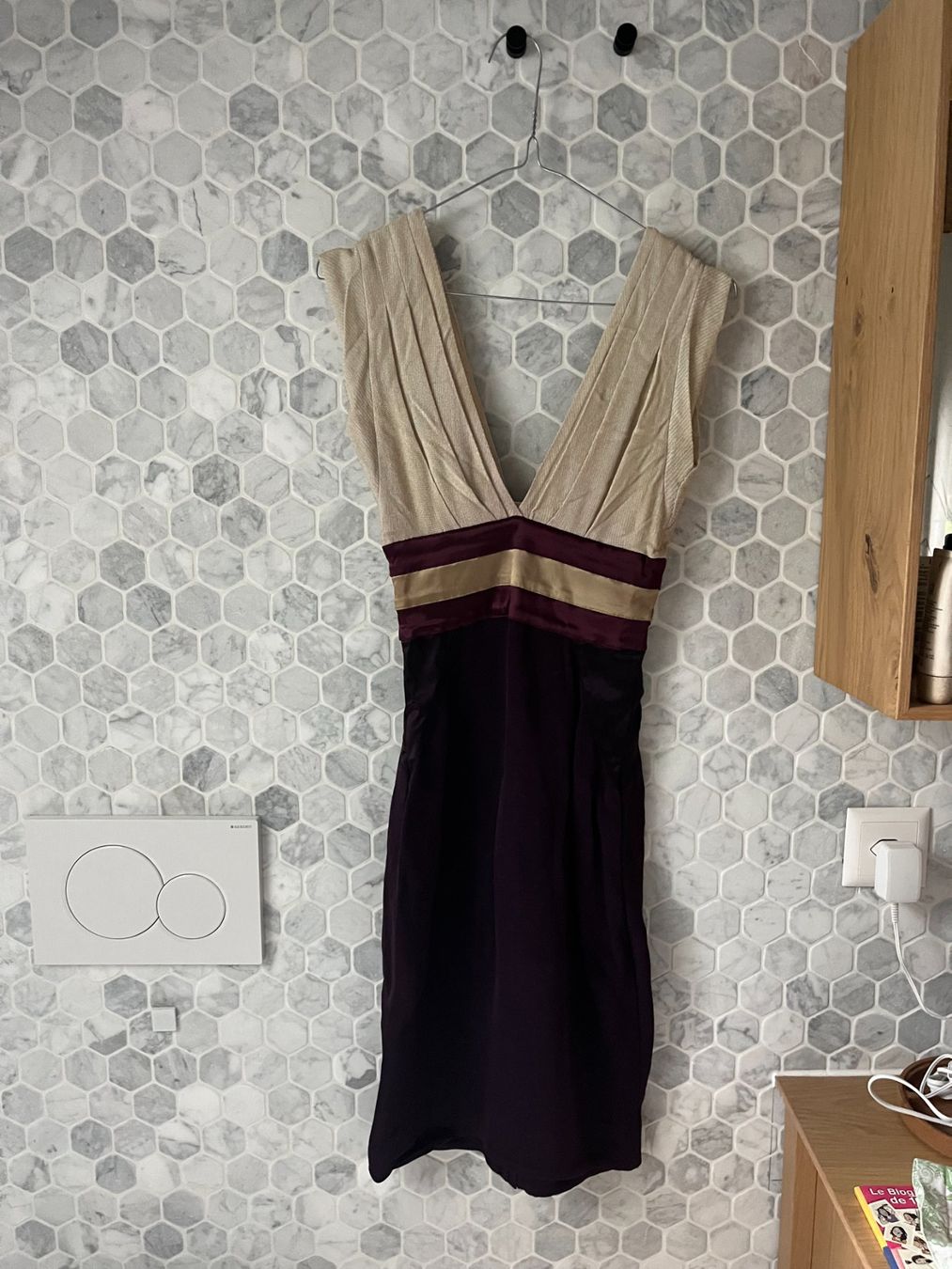 Vestiti: vintage piece with timeless charm and character – Usato da Chenaux venduto da via_cfn8