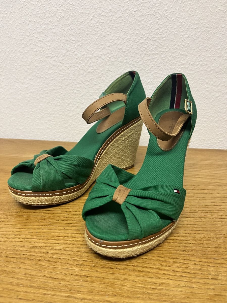 Tommy Hilfiger Scarpe da donna: Wedges Tommy Hilfiger Grösse 39 – Usato da Teufenthal AG venduto da Nanahu