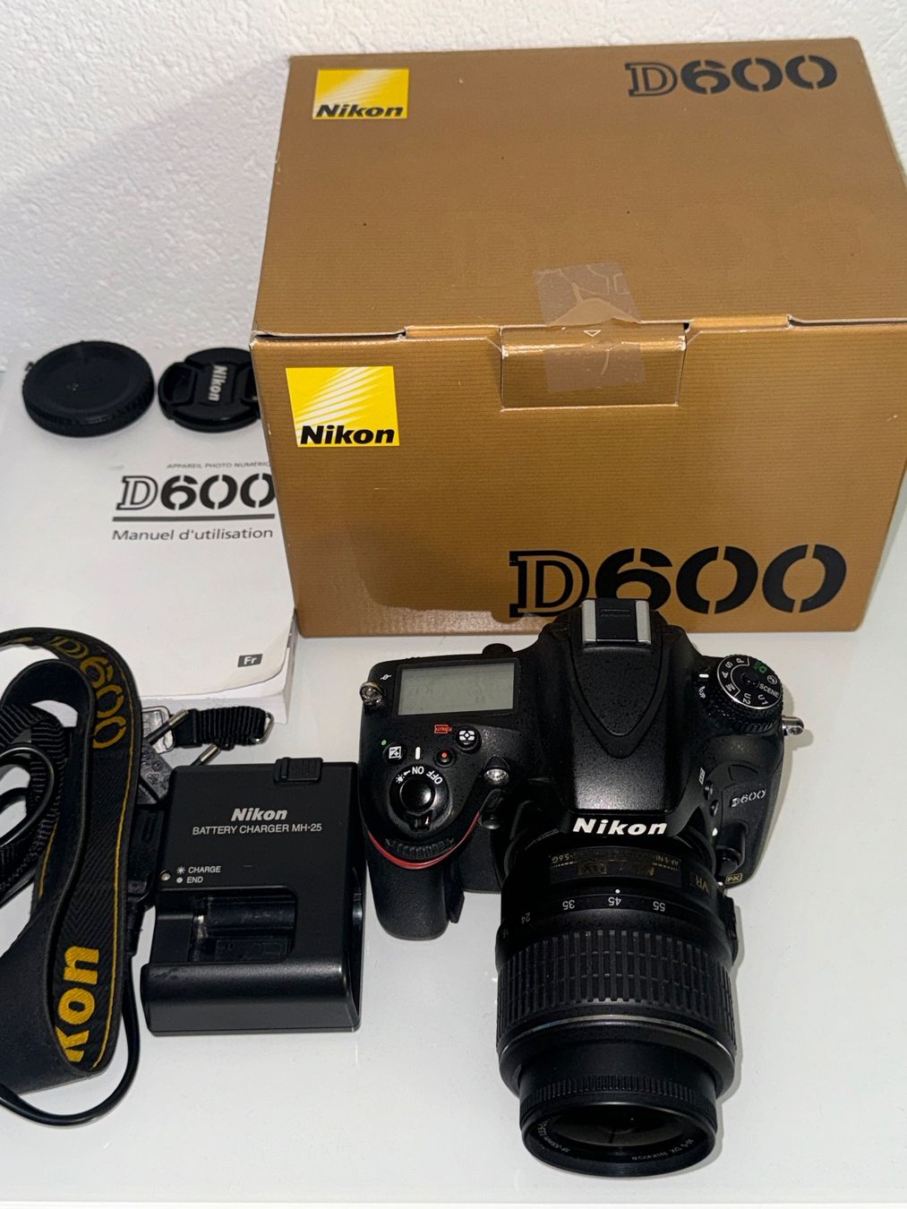 Nikon Fotocamera: Nikon D600 mit Nikon Zoom 18-55mm VR – Usato da Therwil venduto da Radule